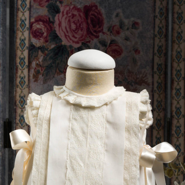 Batiste cotton faldon dress with lace and linen