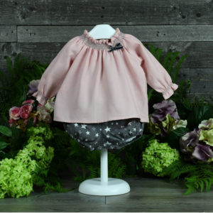Baby girls´ blouse and bloomers set
