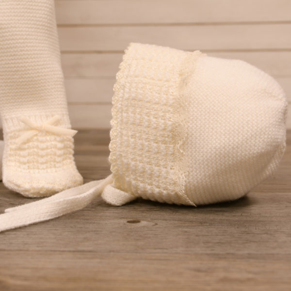 Knitted set for newborns