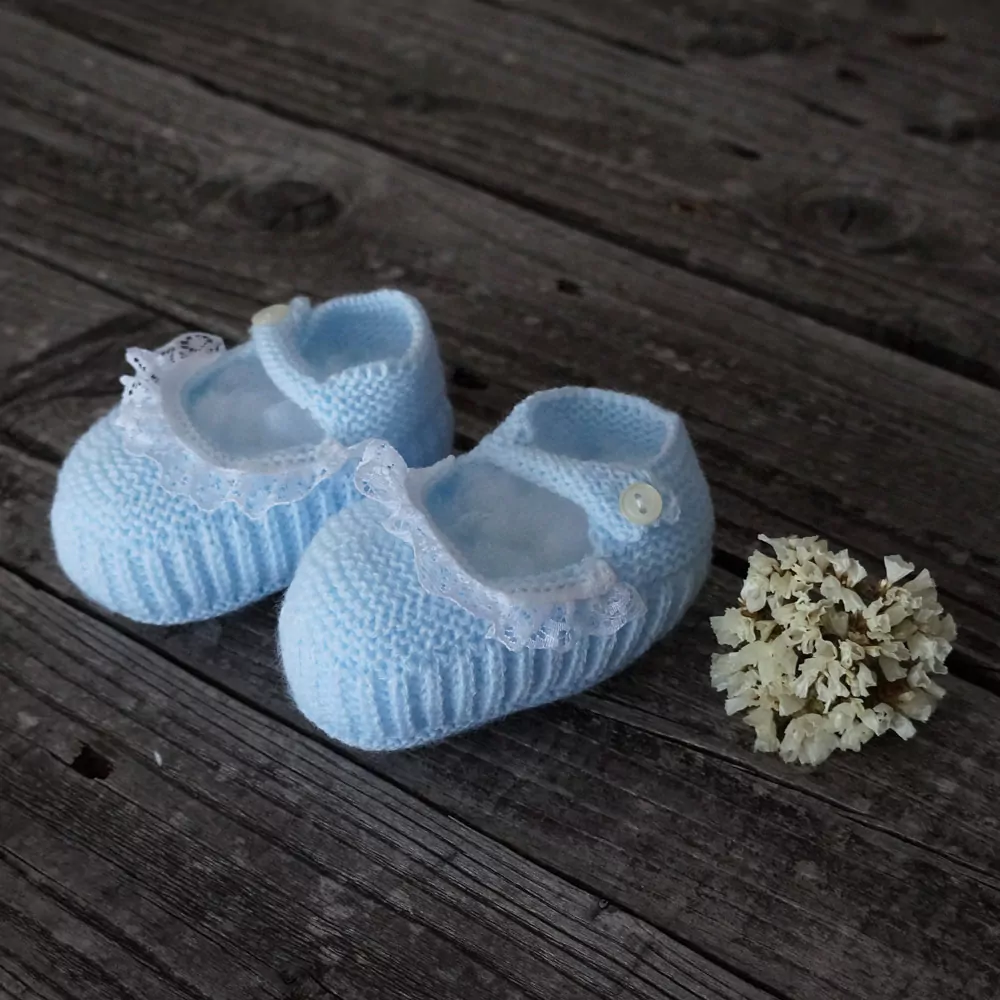 Patuco sandalia celeste con puntilla