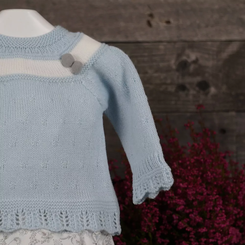 Detalle conjunto tres piezas azul empolvado