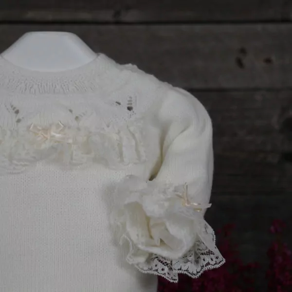 Detalle conjunto tres piezas puno marfil