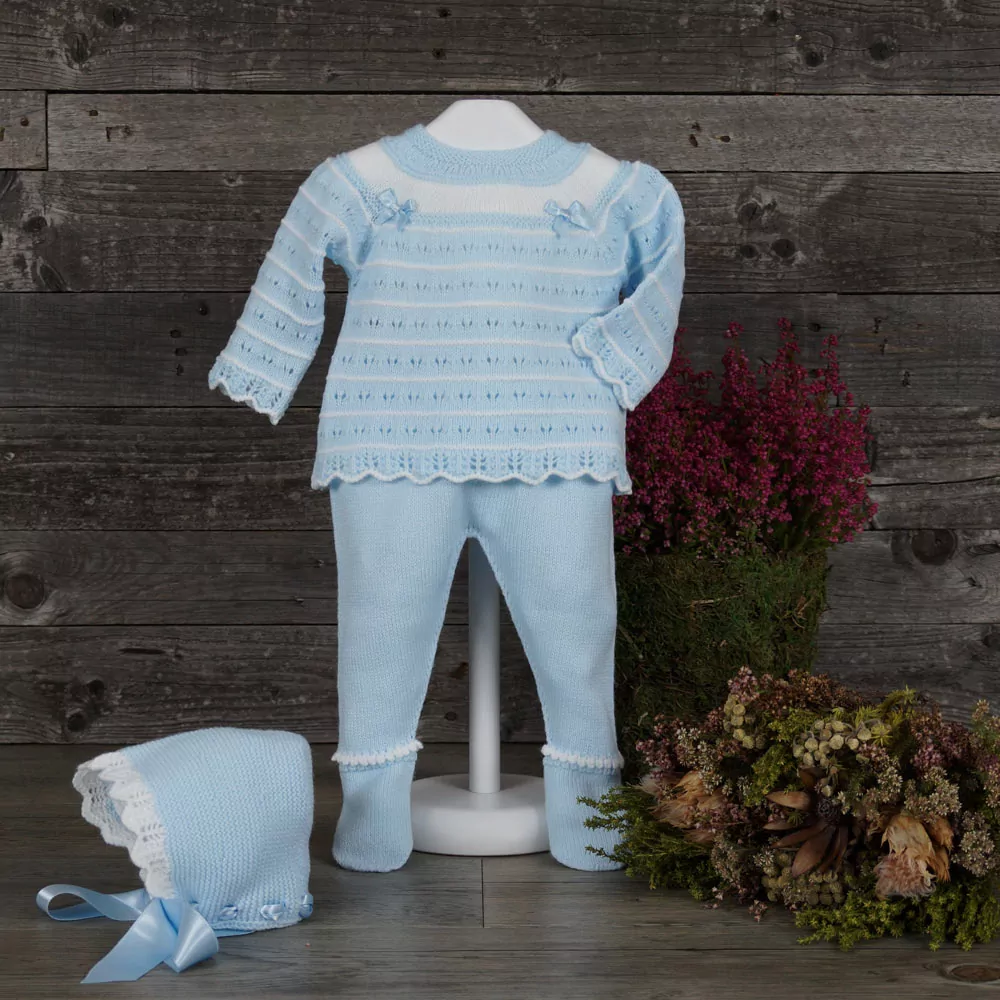 Conjunto de punto celeste y blanco