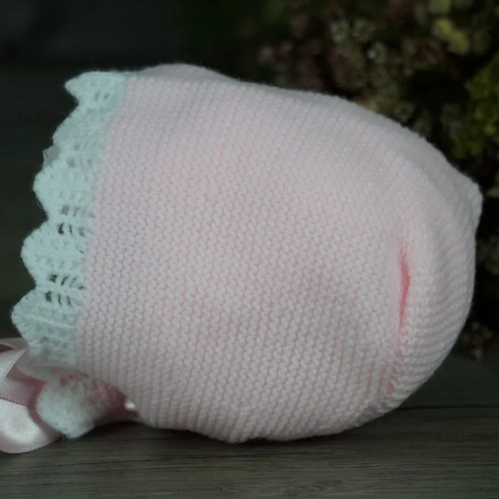 Capota de punto rosa y blanco