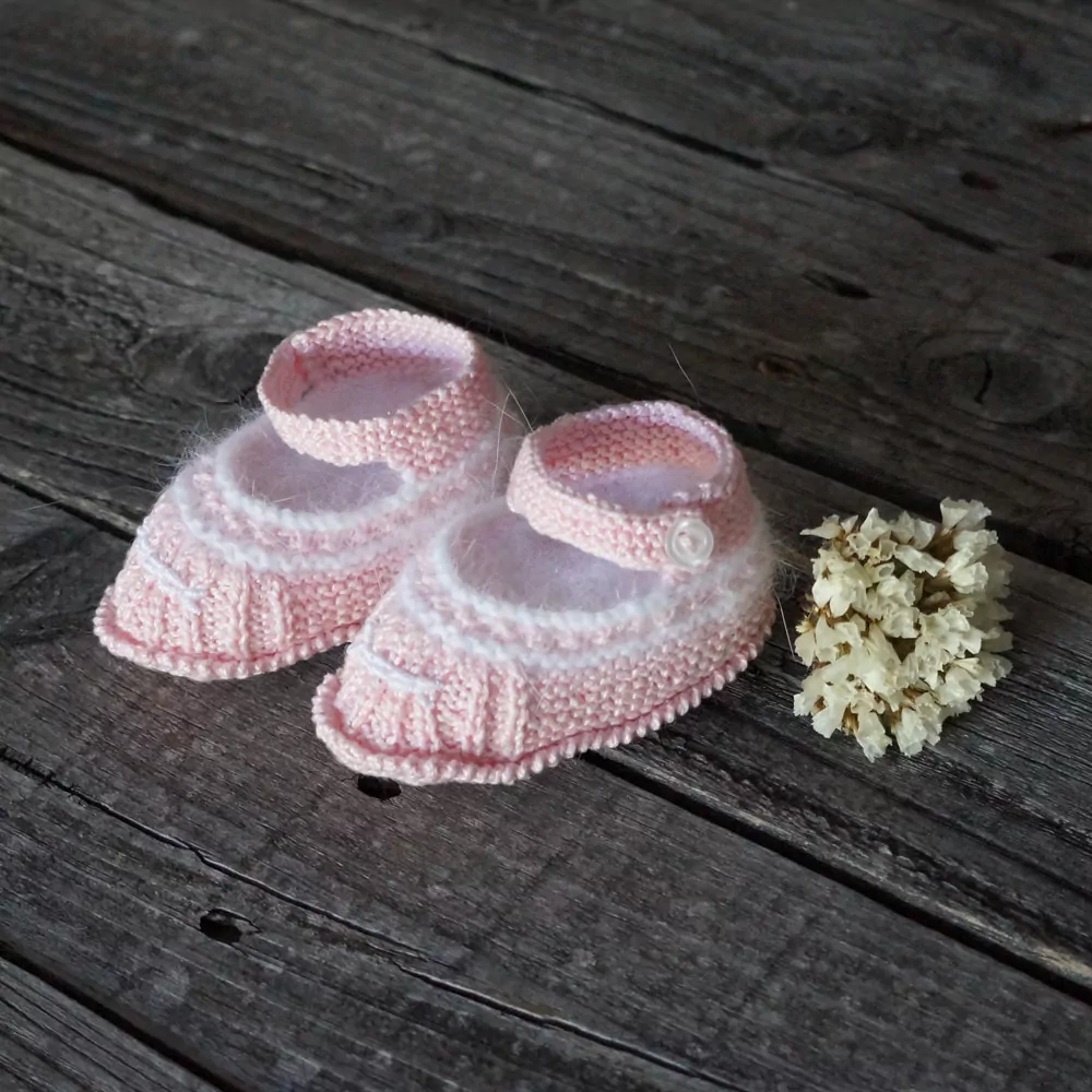 Hand knitted booties pink