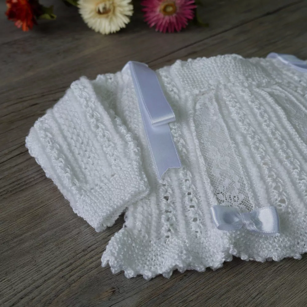 Conjunto chaqueta, gorro y patucos blanco - Imagen 2