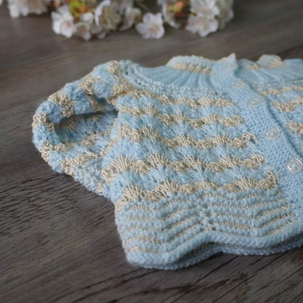 Conjunto chaqueta, gorro y patucos celeste y tostado - Imagen 3