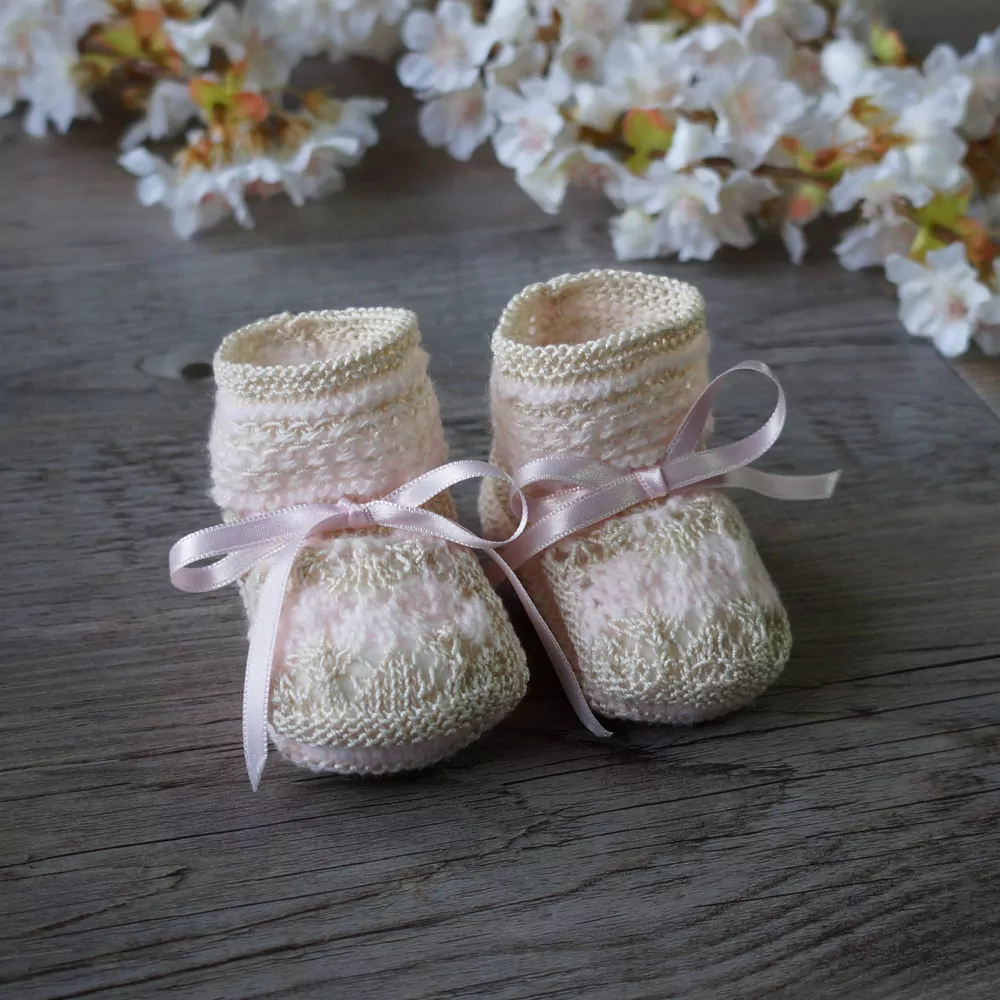 Conjunto chaqueta, gorro y patucos rosa y tostado - Imagen 4