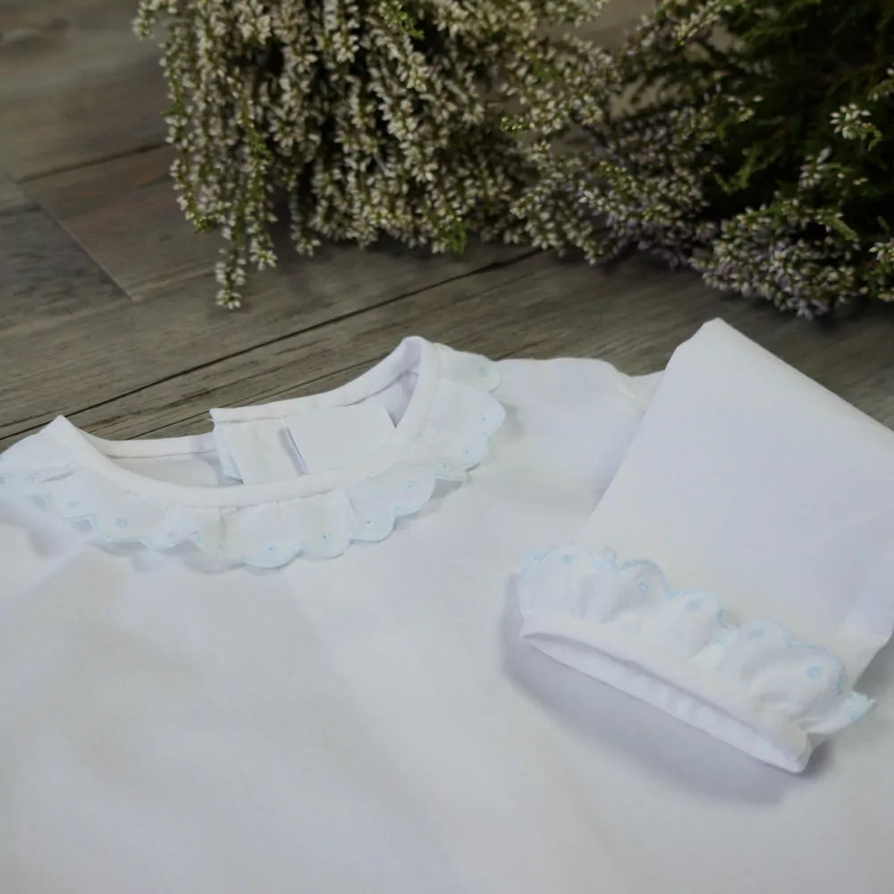 Detalle camisa batista blanco y celeste