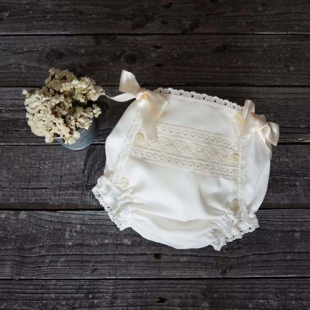 Batiste and embroidered cotton lace bloomers