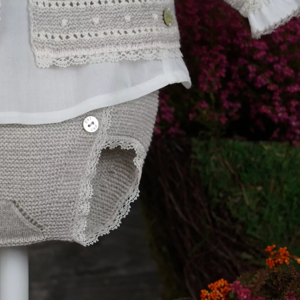 Detalle conjunto bebe topo