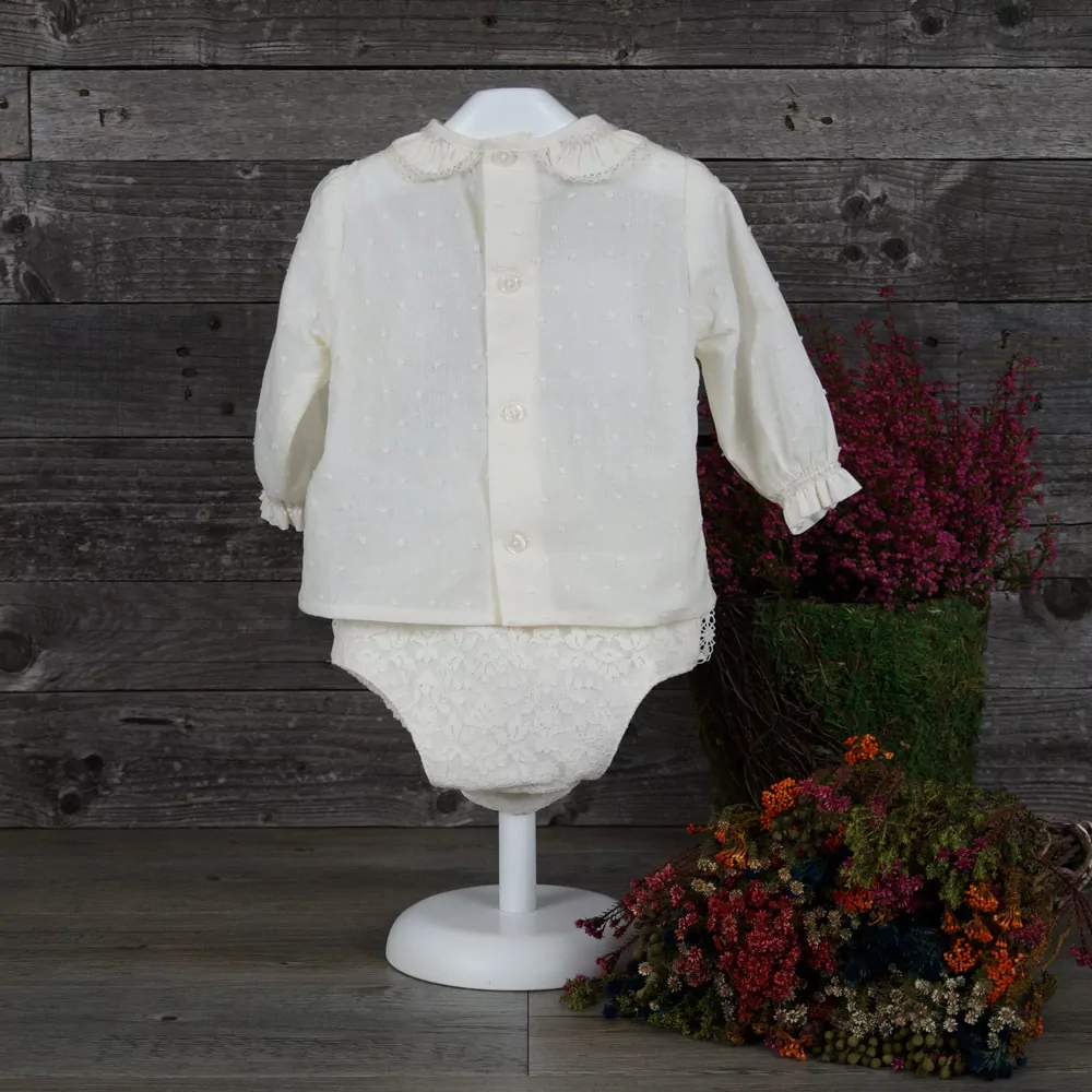 Conjunto blusa y cubrepañal marfil