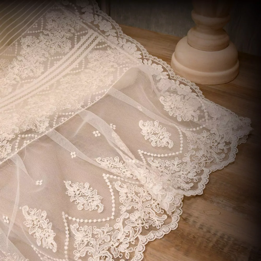 Faldón y capota de bautizo marfil con tul bordado