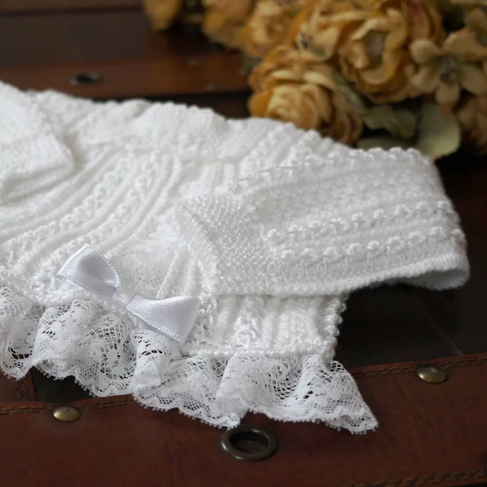 Conjunto chaqueta, gorro y patucos blanco - Imagen 3