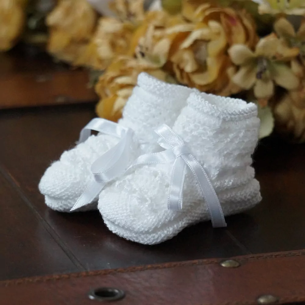 Conjunto chaqueta, gorro y patucos blanco - Imagen 4