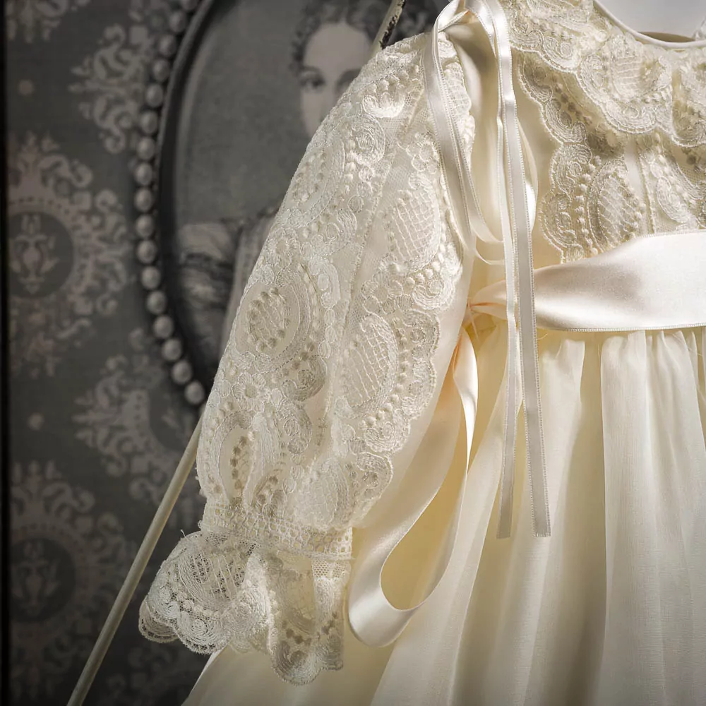 Detalle faldón y capota de estilo vintage color marfil