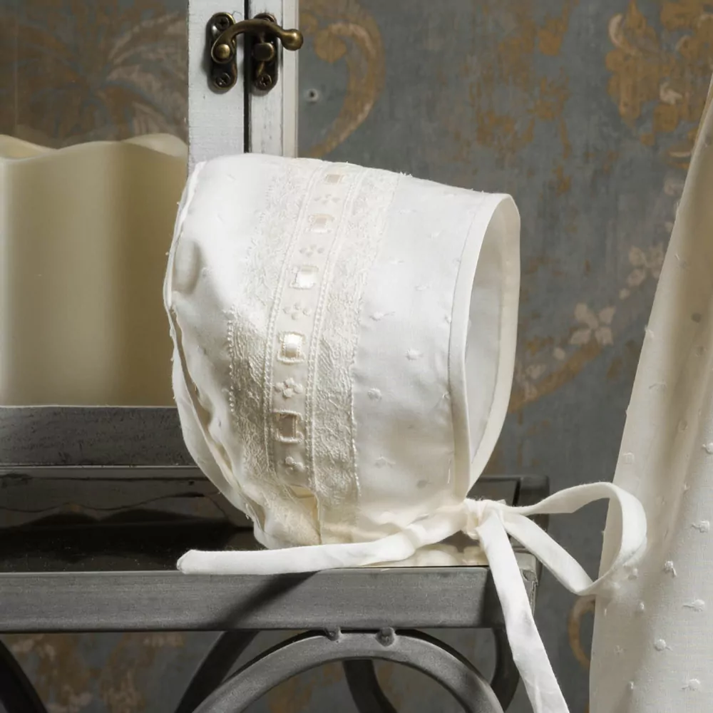 Embroidered batiste cotton dress with lace and satin ribbon bows - Image 4