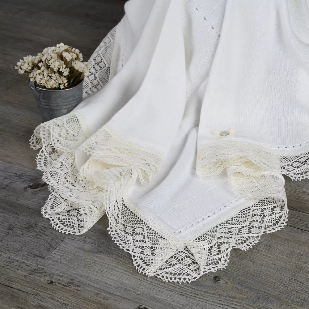 Soft baby shawl with guipure - Image 5