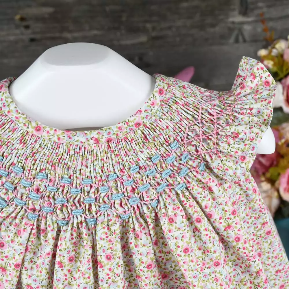 Jesusito estampado con punto smock hecho a mano - Imagen 2