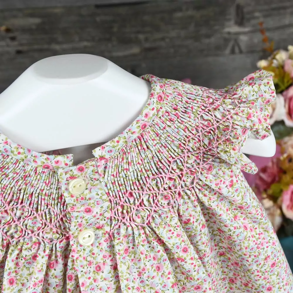 Jesusito estampado con punto smock hecho a mano - Imagen 3