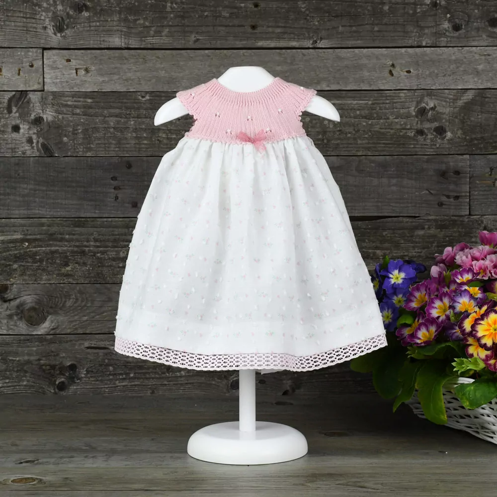 Vestido tipo jesusito en plumeti estampado con canesú en punto