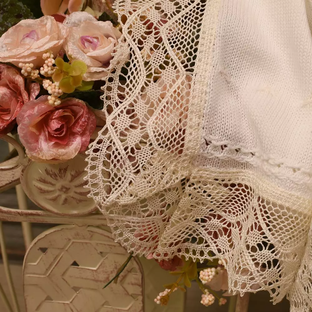 Soft baby shawl with guipure - Image 2