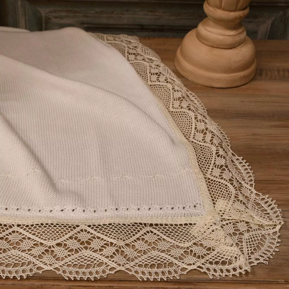 Soft baby shawl with guipure - Image 4