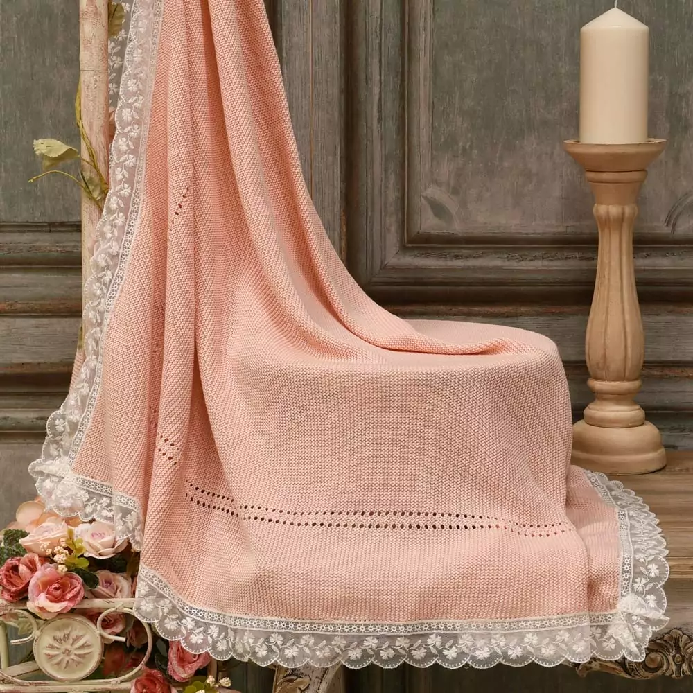 Toquilla en perlé con encaje