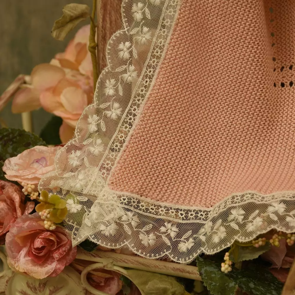 Toquilla en perlé con encaje - Imagen 2