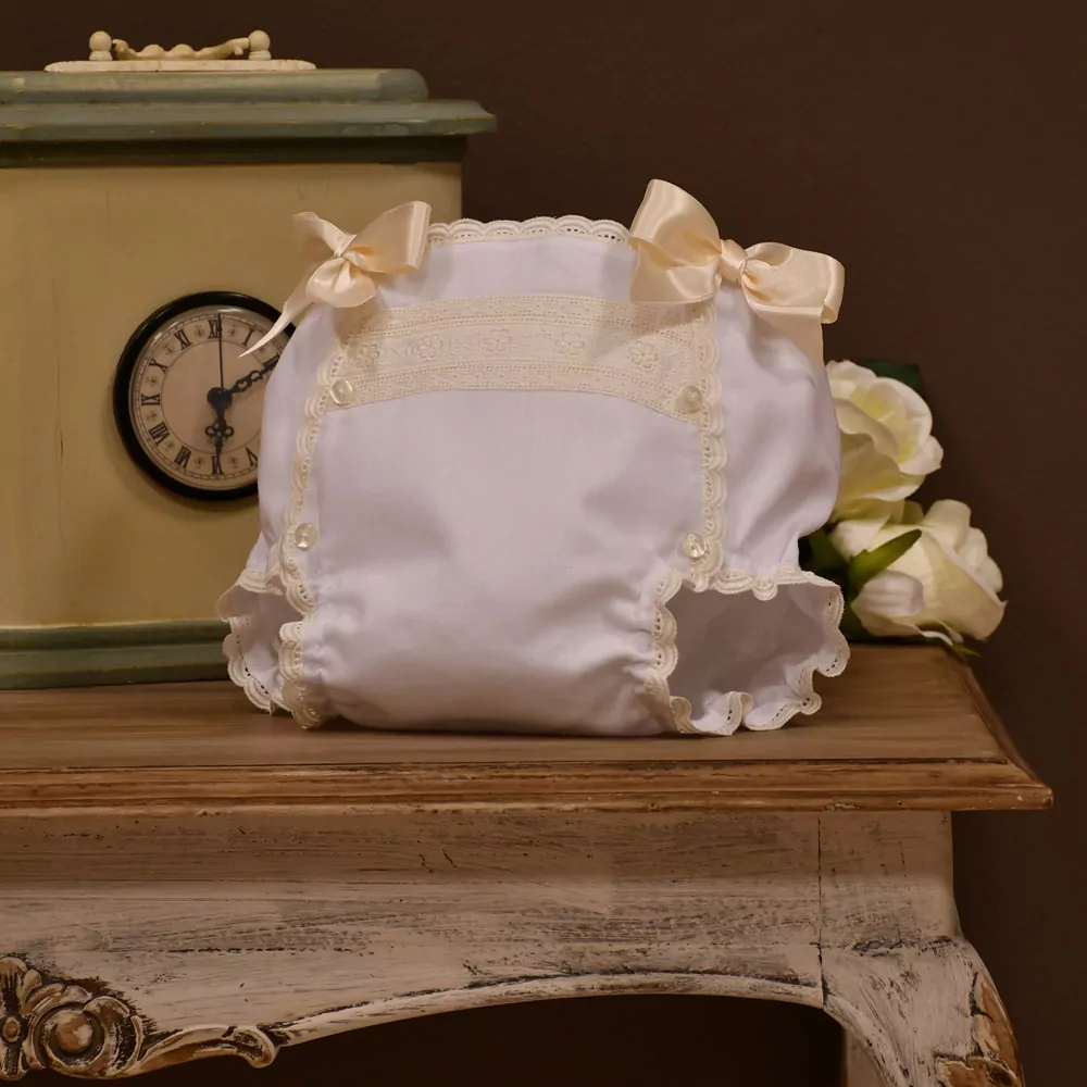 Cubrepañal batista blanco y beige