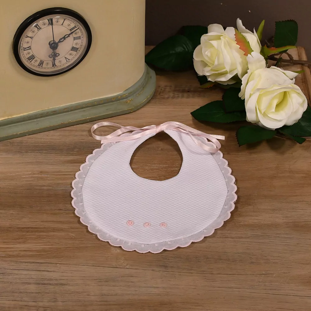 Babero piqué blanco y rosa