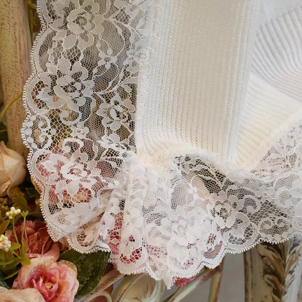 Manta bebe con gran encaje - Imagen 2