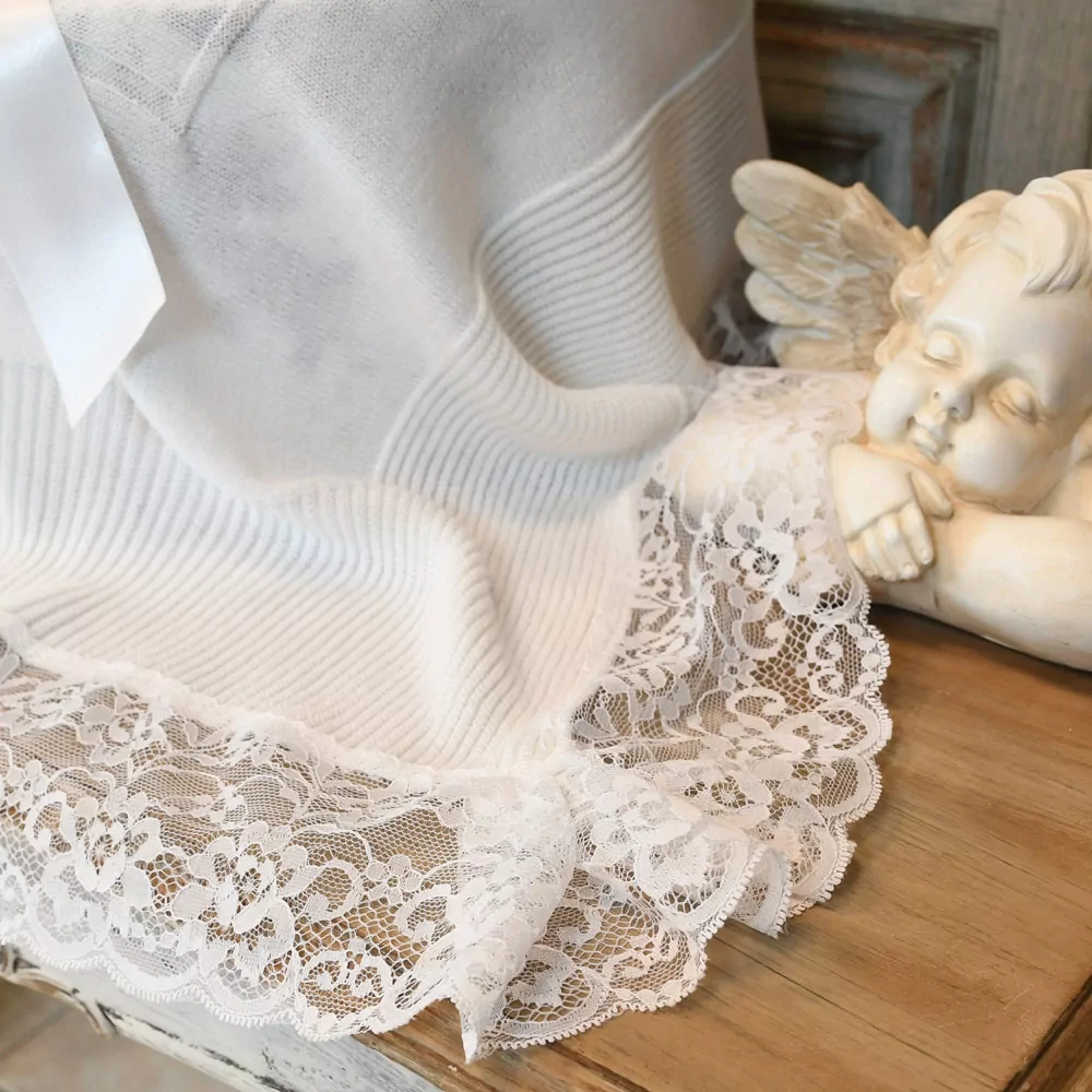 Manta bebe con gran encaje - Imagen 3