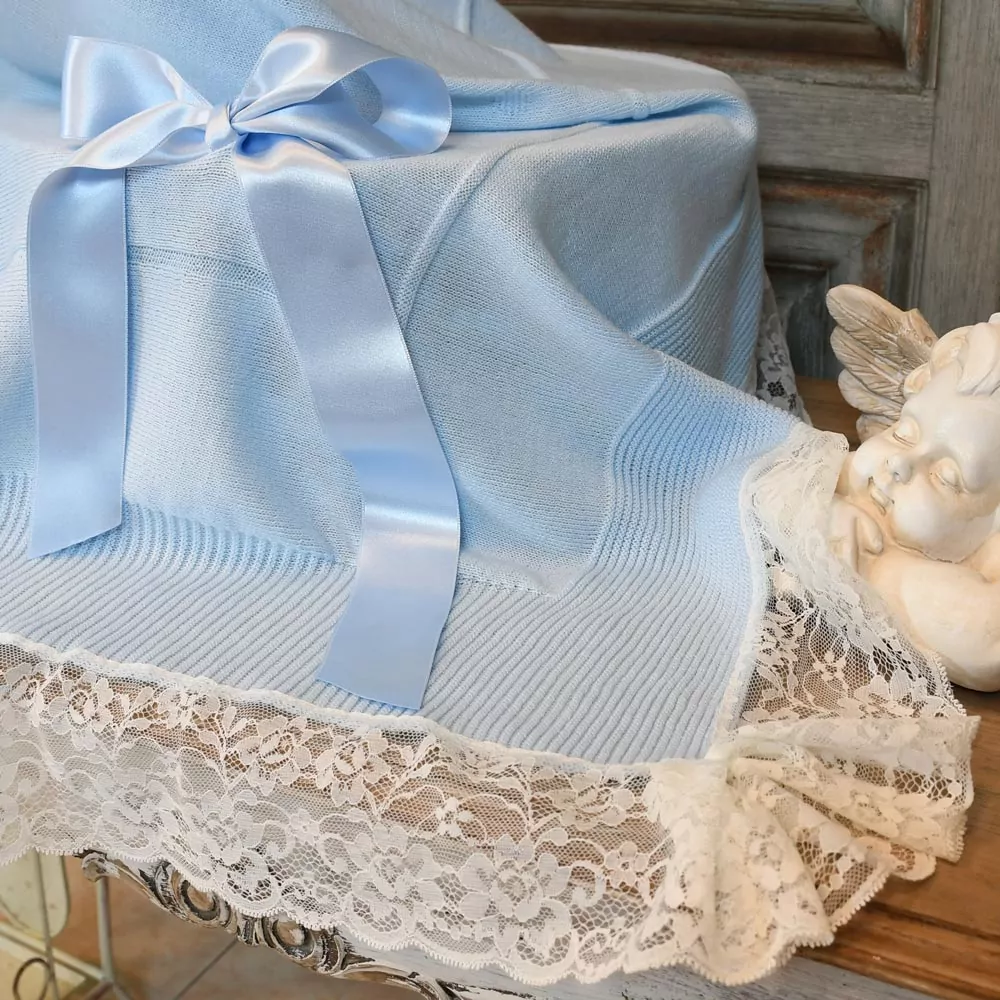 Toquilla de punto celeste con encaje - Imagen 3