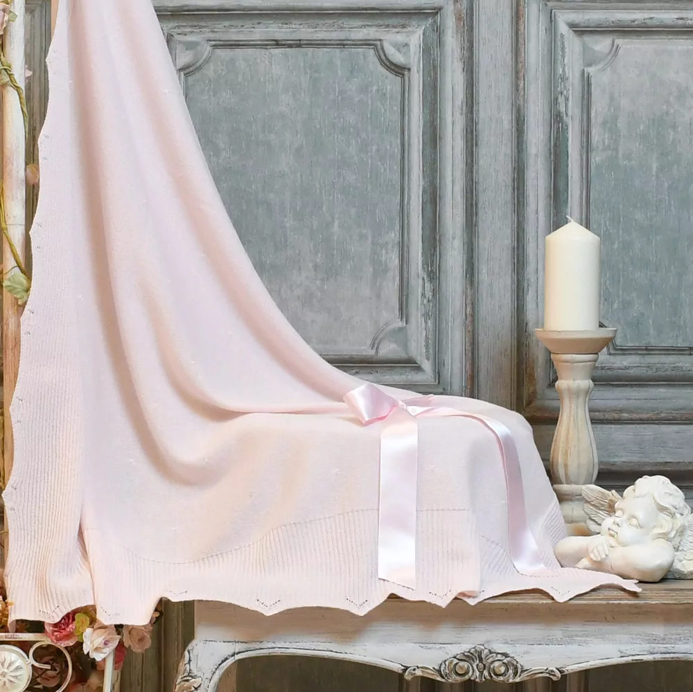 Manta o toquilla de punto en lana fina