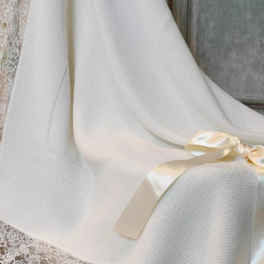 Manta bebé, toquilla chal de ceremonia en lana fina - Imagen 3